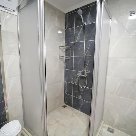 Merkezde 8 Kisilik 3 Yatak Odali Ve 3 Banyolu Daire Apartamento *