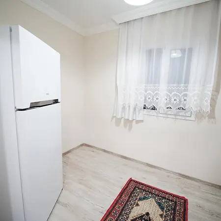 Merkezde 8 Kisilik 3 Yatak Odali Ve 3 Banyolu Daire