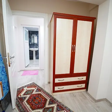 Merkezde 8 Kisilik 3 Yatak Odali Ve 3 Banyolu Daire * Fethiye