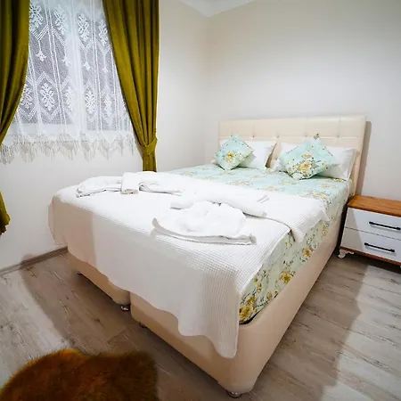 Merkezde 8 Kisilik 3 Yatak Odali Ve 3 Banyolu Daire Fethiye