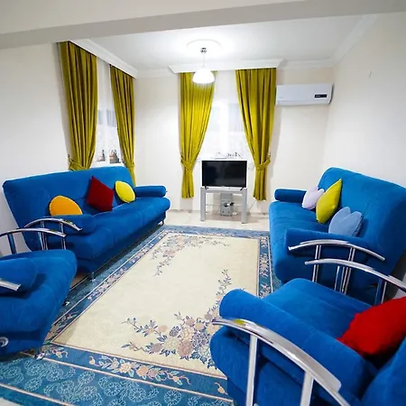 Merkezde 8 Kisilik 3 Yatak Odali Ve 3 Banyolu Daire Apartament
