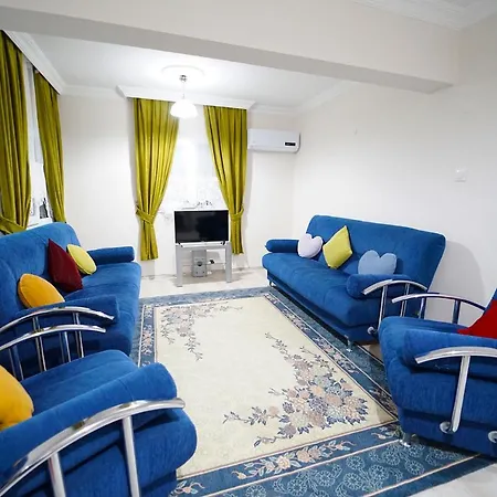 Merkezde 8 Kisilik 3 Yatak Odali Ve 3 Banyolu Daire